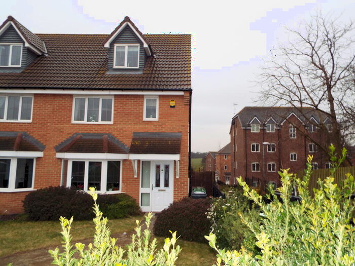 3 Bedroom House To Rent In Sharp House Road, Leeds, LS10