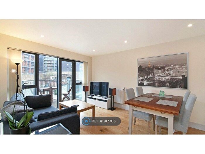 2 Bedroom Flat To Rent In Canning Town Near Canary Wharf, London, E16
