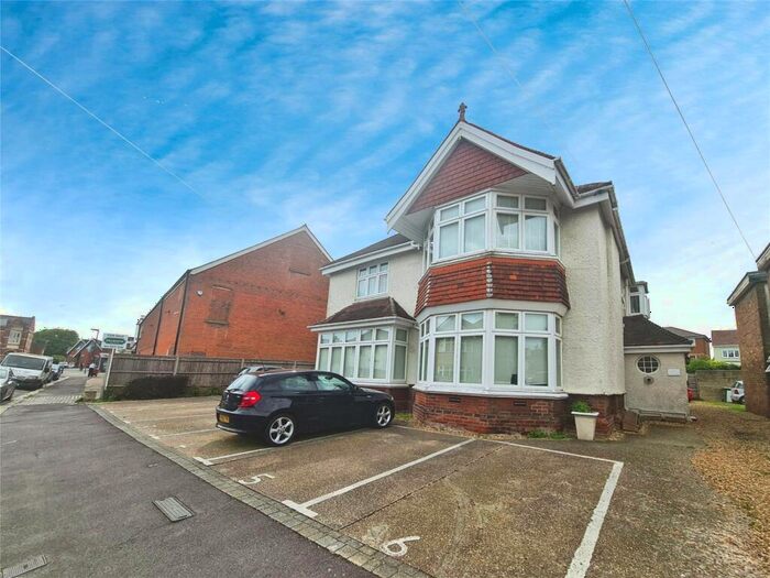 1 Bedroom Flat To Rent In Newlands Avenue, Southampton, Hampshire, SO15