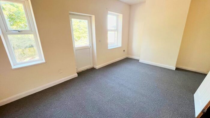 3 Bedroom Semi-Detached House To Rent In Westlea, Clowne, Chesterfield, S43