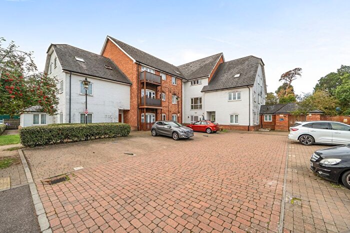 2 Bedroom Flat For Sale In Brosse Way, Bromley, BR2