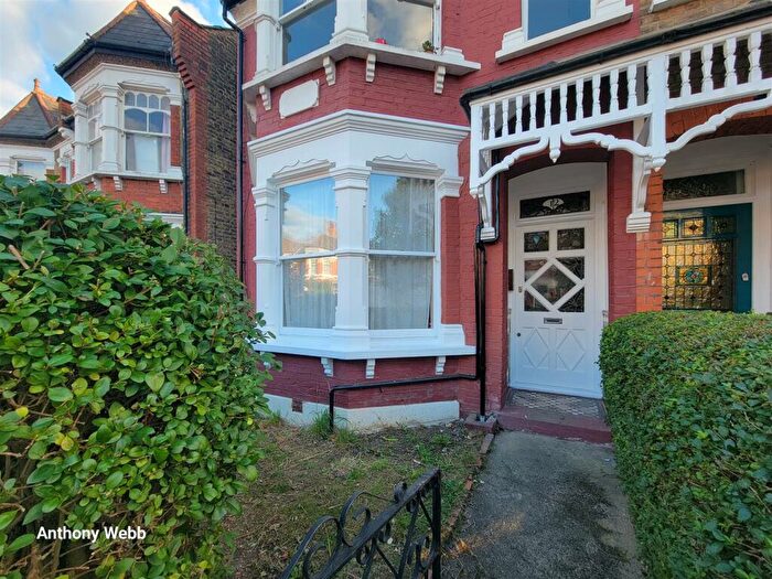 2 Bedroom Flat To Rent In Osborne Road, Palmers Green, N13