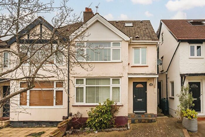 4 Bedroom Property To Rent In Beechmount Avenue, Hanwell, W7