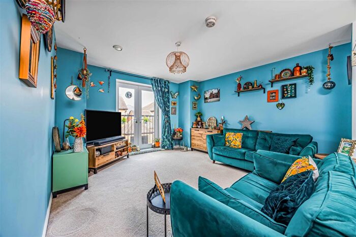 2 Bedroom Detached House For Sale In St. Georges Road, Denmead, PO7