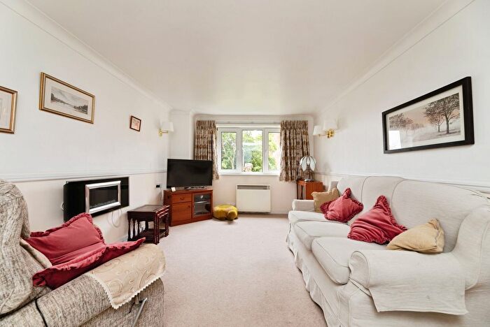 1 Bedroom Flat For Sale In New Jubilee Court, Woodford Green, IG8