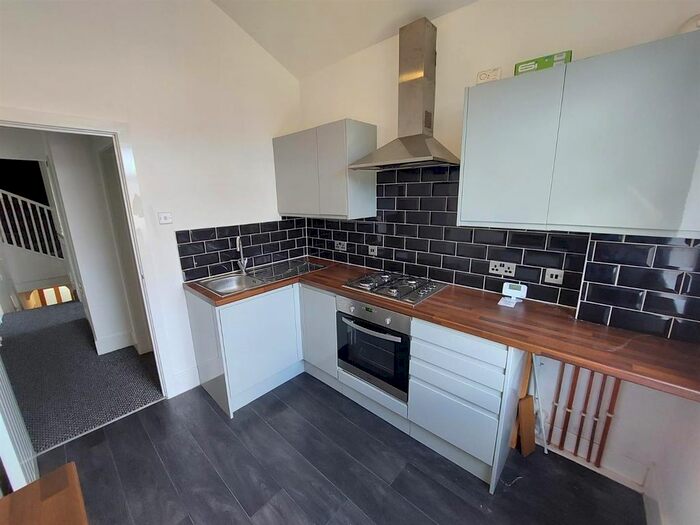 2 Bedroom Flat To Rent In Bishopton Road, Bearwood, Smethwick, B67