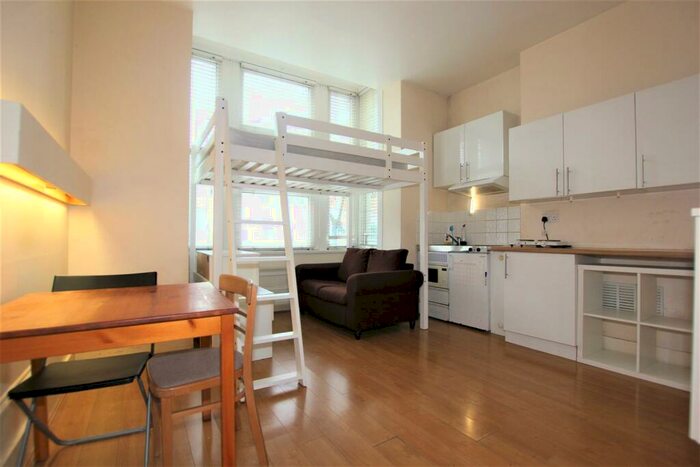 Detached House To Rent In Park Avenue, Alexandra Palace, N22