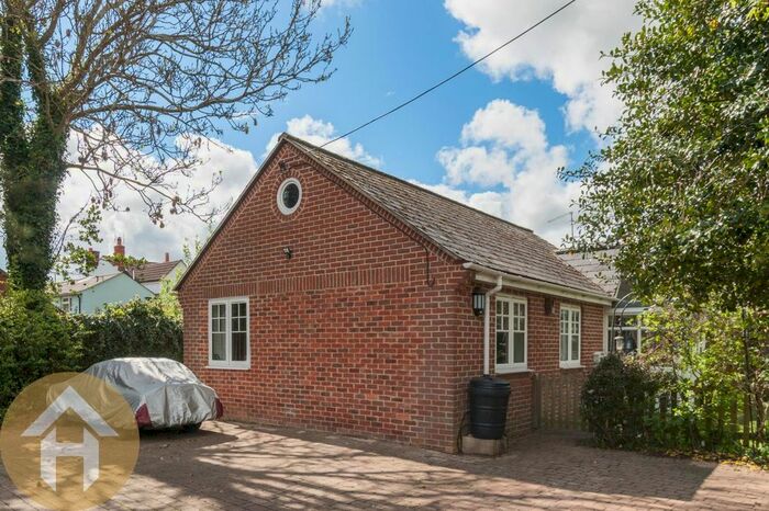 1 Bedroom Bungalow To Rent In High Street, Royal Wootton Bassett, SN4