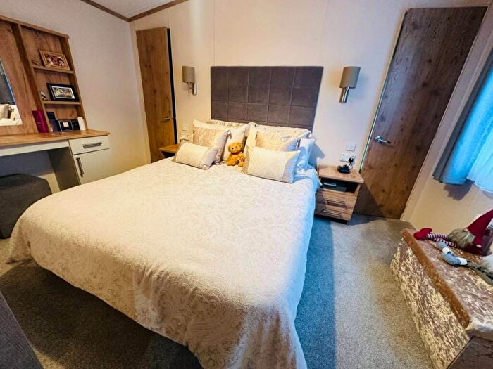 2 Bedroom Caravan For Sale In Perowne Way, Sandown, PO36