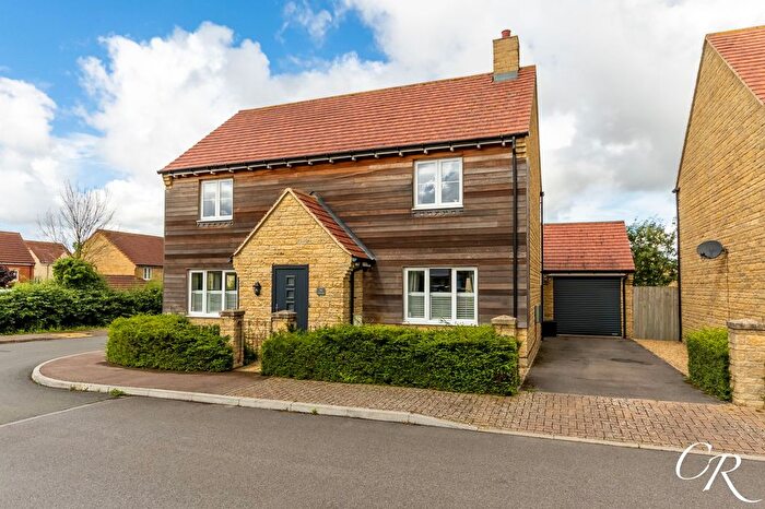 4 Bedroom Detached House For Sale In Little Grebe Road, Bishops Cleeve, GL52