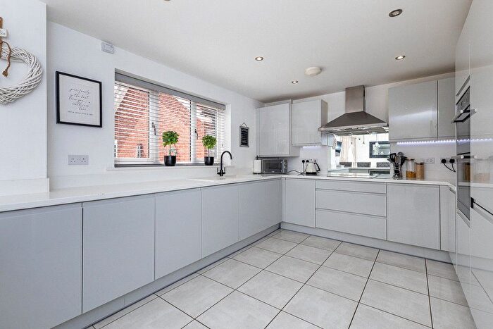 5 Bedroom Detached House For Sale In Peach Road, Horley, Surrey, RH6