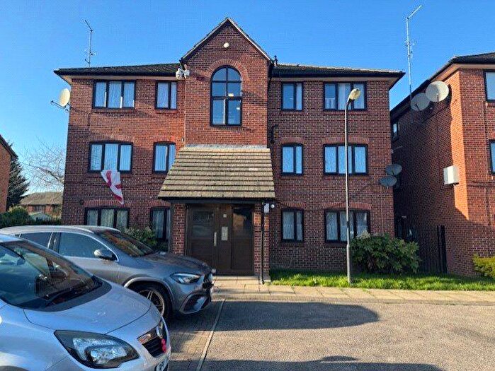 2 Bedroom Flat To Rent In Bittern Close, Hayes, UB4