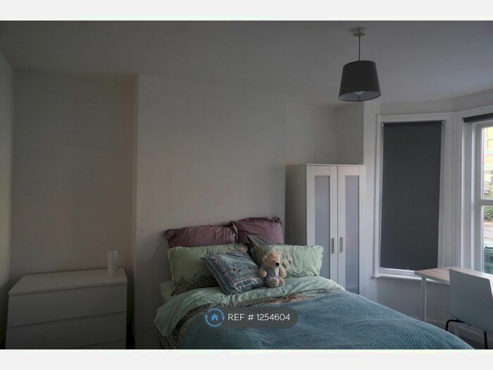 5 Bedroom Semi-Detached House To Rent In Burlington Road, Southampton SO15