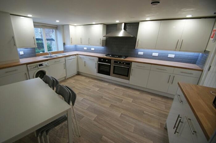 6 Bedroom Terraced House To Rent In Cardigan Lane, Hyde Park, Leeds, LS6