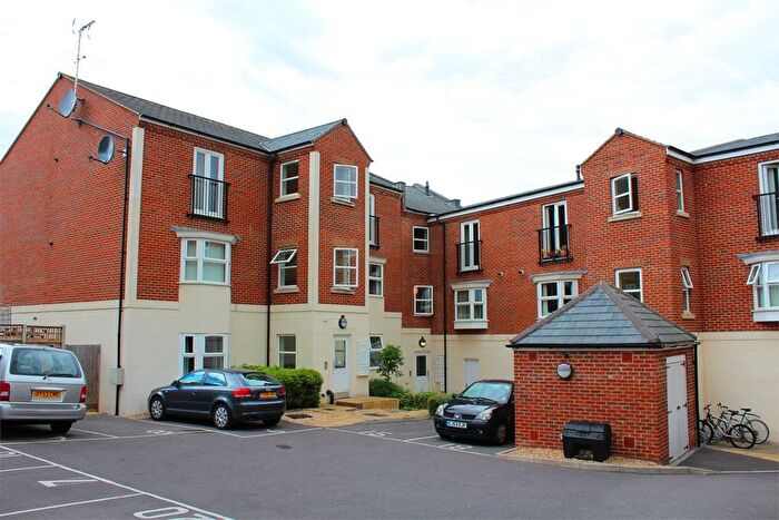 2 Bedroom Flat To Rent In Chaucer Court, East Reach, Taunton, TA1