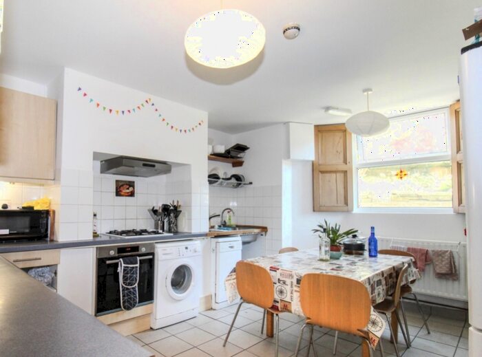 6 Bedroom Terraced House To Rent In Cliff Mount, Woodhouse, Leeds, LS6