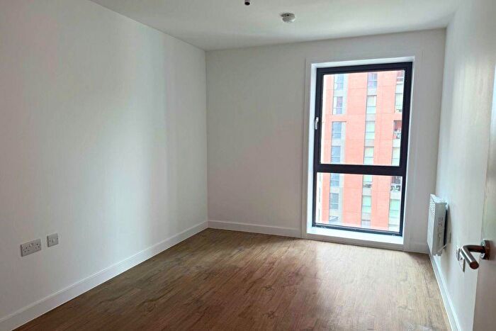 3 Bedroom Apartment For Sale In Phoenix, Saxton Lane, Leeds, LS9