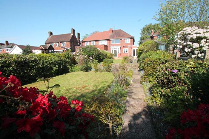 3 Bedroom Semi-Detached House For Sale In Manor Lane, Halesowen, B62