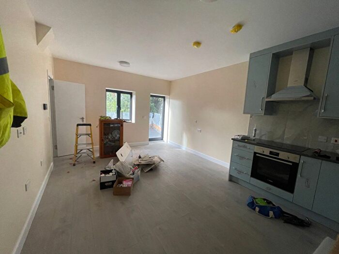 1 Bedroom Flat To Rent In Hertford Road, Enfield, EN3