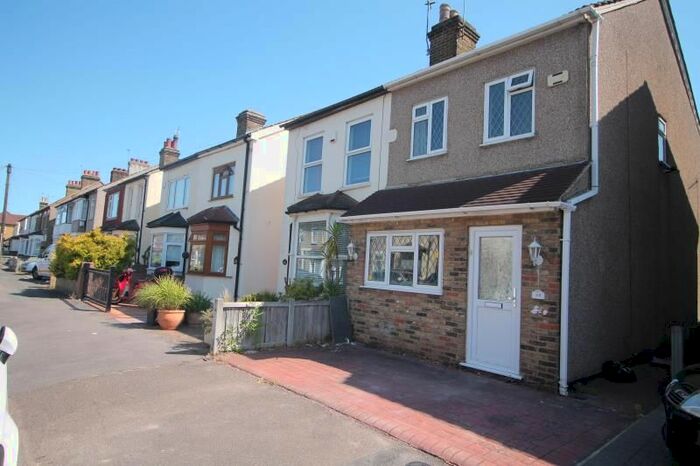 Semi-Detached House To Rent In Douglas Road, Hornchurch, RM11