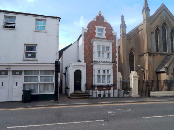 1 Bedroom Flat To Rent In Cavendish Place, BN21