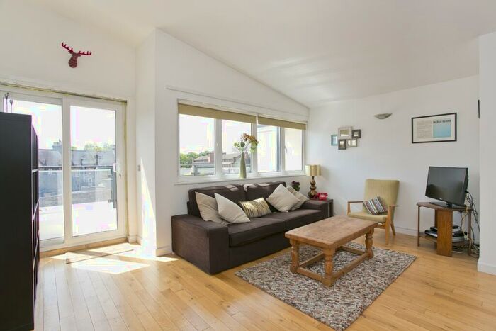 2 Bedroom Flat To Rent In Sternhall Lane Peckham, SE15