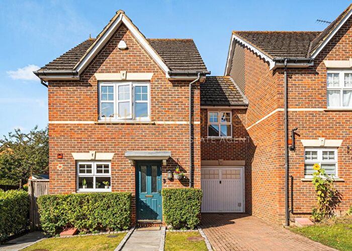 3 Bedroom Semi-Detached House For Sale In Colenso Drive, Mill Hill, NW7