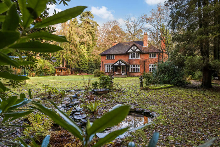 4 Bedroom Detached House For Sale In Reading Road North, Fleet, GU51