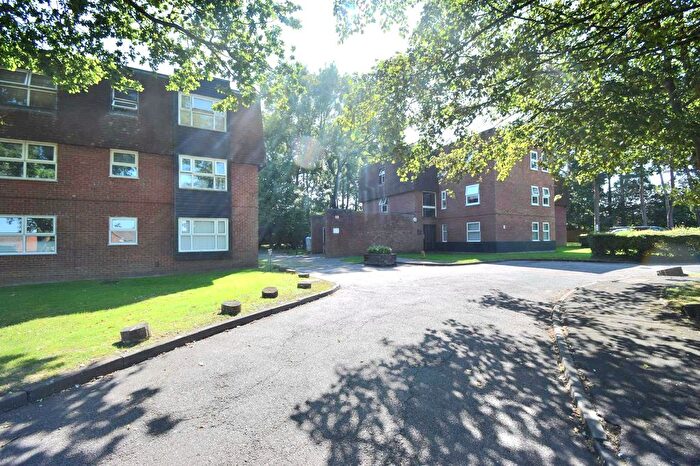 1 Bedroom Flat To Rent In Windsor Close, Bovingdon, Hemel Hempstead, HP3