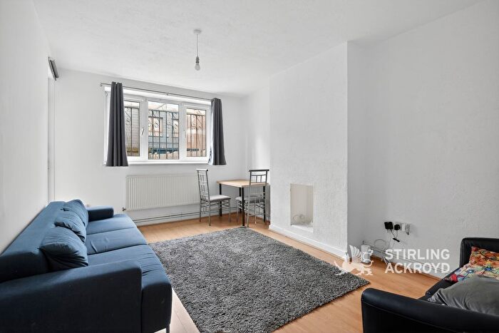 3 Bedroom Flat To Rent In Canrobert Street, Bethnal Green, London, E2