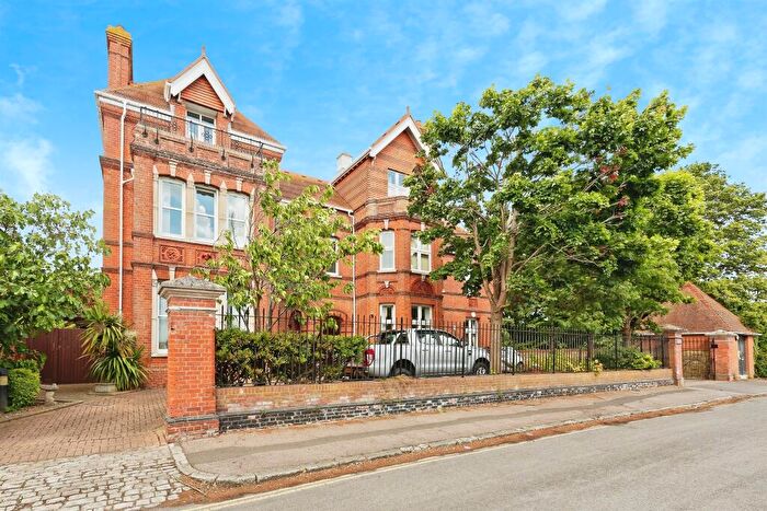 2 Bedroom Flat For Sale In William Gibbs Court, Faversham, ME13