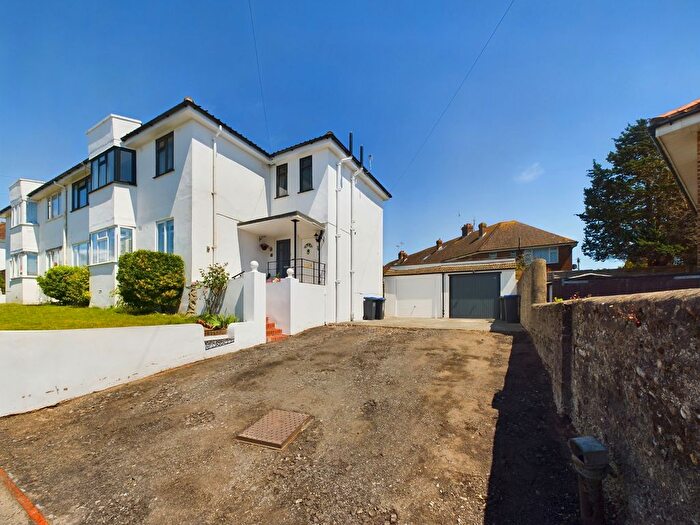 3 Bedroom Flat To Rent In Hurst Avenue, Worthing, BN11