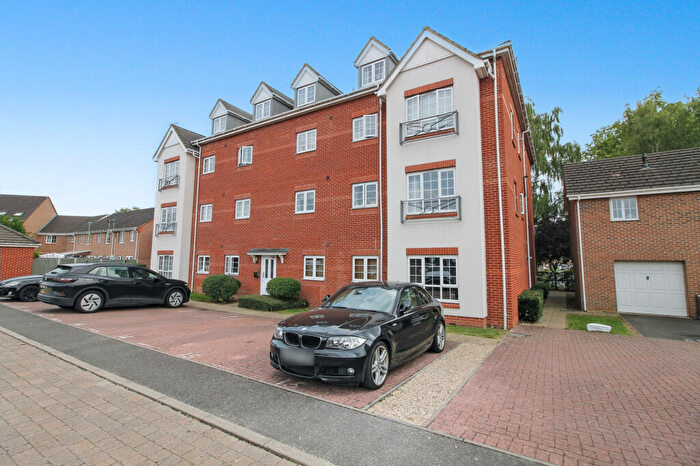 2 Bedroom Apartment For Sale In Squirrel Court, Aldershot, GU12