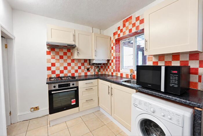 3 Bedroom Semi Detached House To Rent In Canterbury Avenue, Slough, SL2