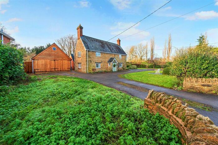 4 Bedroom Cottage For Sale In Sharnbrook Road, Souldrop, Bedford, MK44