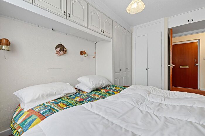 1 Bedroom Flat For Sale In High Street, Great Wakering, Southend-On-Sea, Essex, SS3