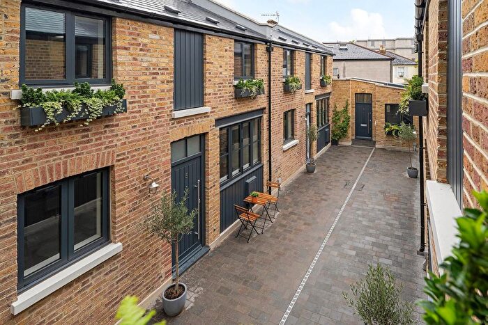 2 Bedroom Mews For Sale In Brixtow Mews, SW2