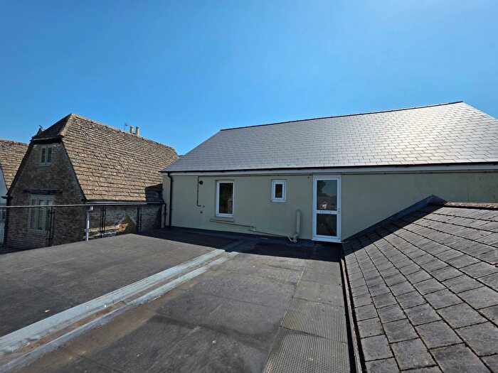 4 Bedroom Flat To Rent In High Street, Swindon, SN6