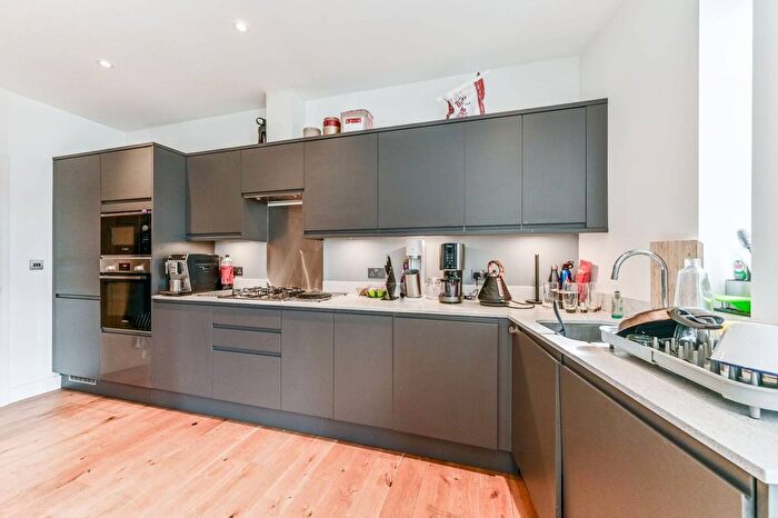 2 Bedroom Flat For Sale In Hamilton Apartments, Croydon, CR0