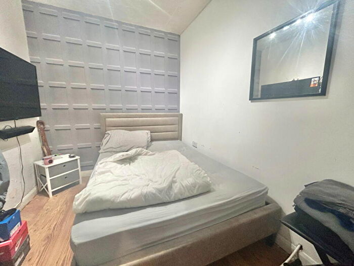 3 Bedroom Terraced House For Sale In Hungarton Boulevard, Leicester, LE5