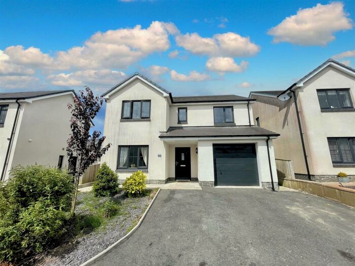 4 Bedroom Detached House For Sale In Bro Mebyd, Bancffosfelen, Llanelli, SA15