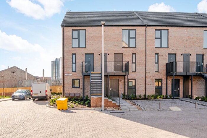 2 Bedroom Duplex To Rent In Kilpatrick Bow, Edinburgh, Midlothian, EH6