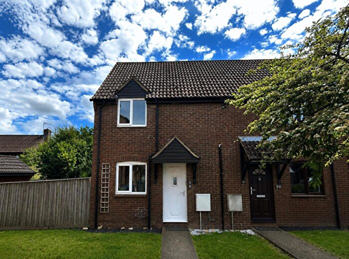 2 Bedroom End Of Terrace House For Sale In Castlehaven Close, Chippenham, SN15