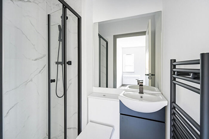 2 Bedroom Flat To Rent In Colney Hatch Lane, London, N10