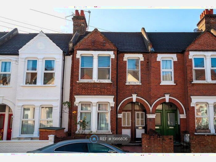 3 Bedroom Maisonette To Rent In Mellison Road, London, SW17
