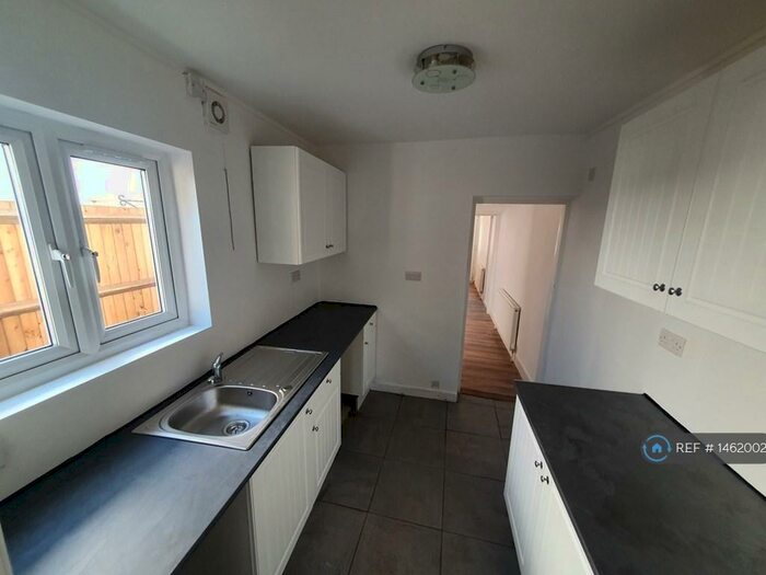 3 Bedroom Terraced House To Rent In Corporation Road, Gillingham, ME7