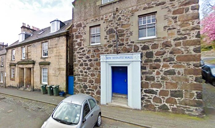 3 Bedroom Flat To Rent In Queen Street, Stirling, FK8