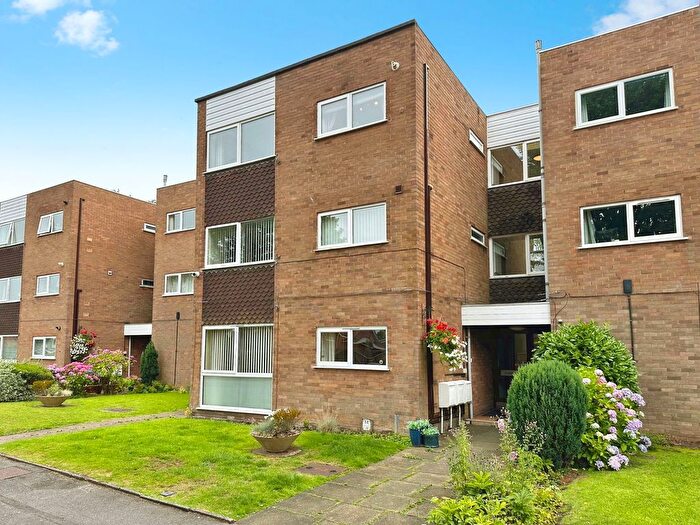 2 Bedroom Flat For Sale In The Courtlands, Tettenhall, Wolverhampton, WV6