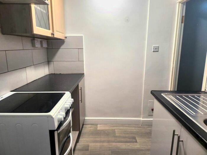1 Bedroom Flat To Rent In Spencer Street, Southall, UB2