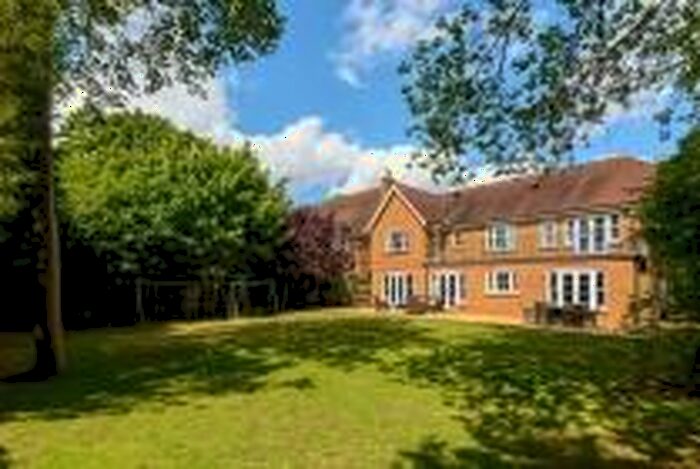 5 Bedroom Detached House To Rent In Midgarth Close, Oxshott, KT22